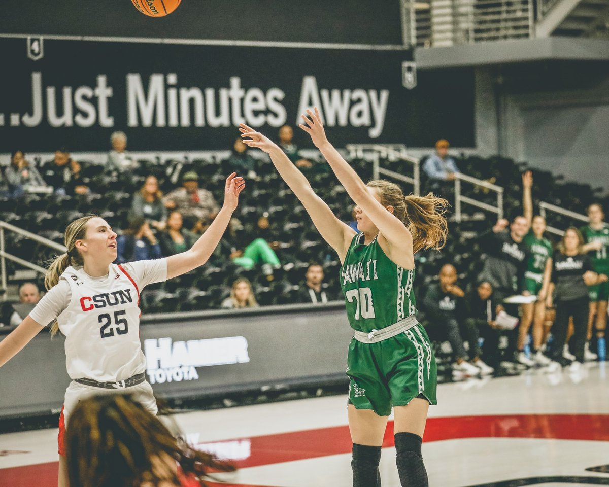 HawaiiWBB's tweet photo. Haire Goes for 18 as Hawai‘i Passes By CSUN, 76-60.

➡️ https://t.co/zqfcjjcmbt

#GoBows #SISTAHHOOD https://t.co/veNikgz34l