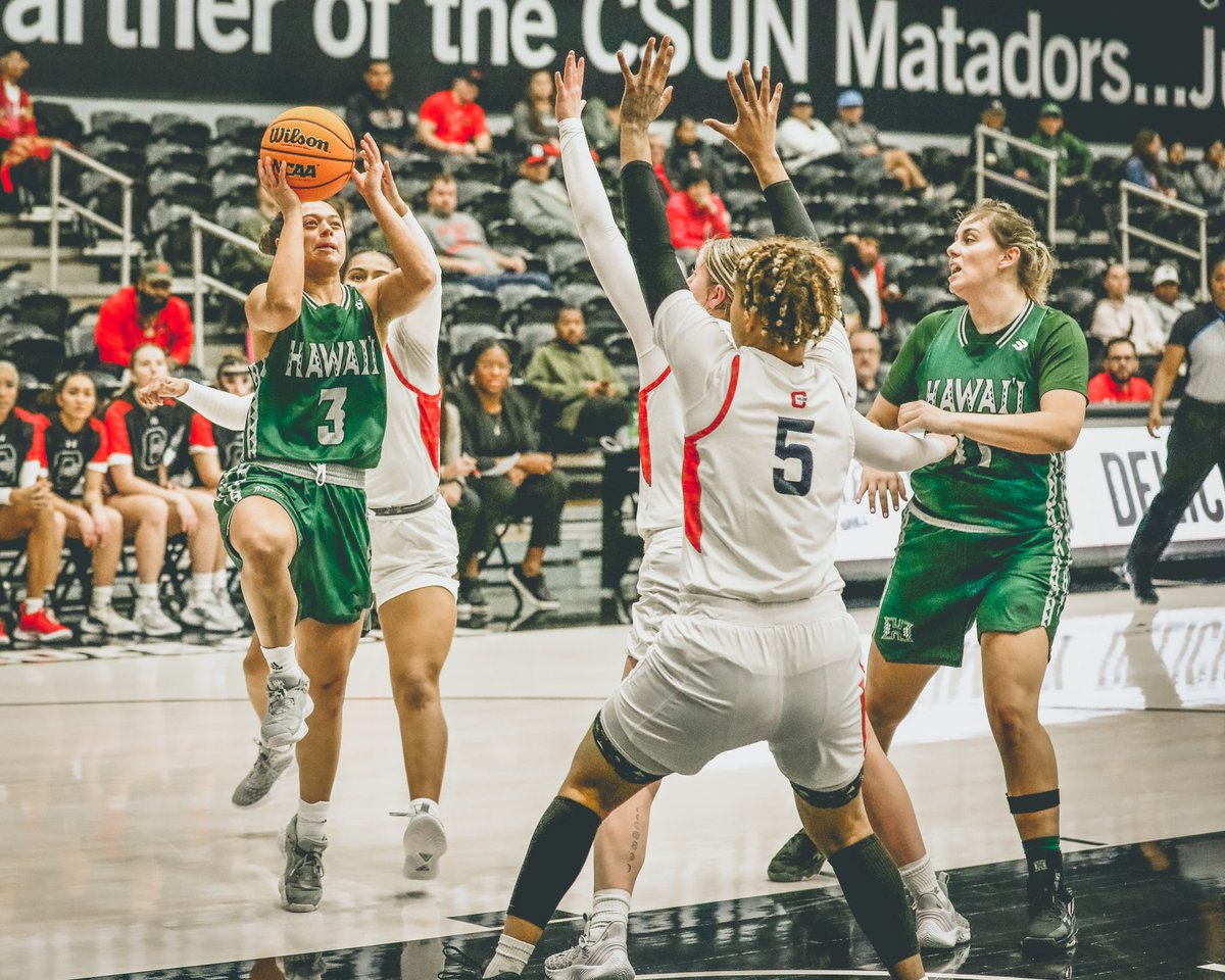HawaiiWBB's tweet photo. Haire Goes for 18 as Hawai‘i Passes By CSUN, 76-60.

➡️ https://t.co/zqfcjjcmbt

#GoBows #SISTAHHOOD https://t.co/veNikgz34l