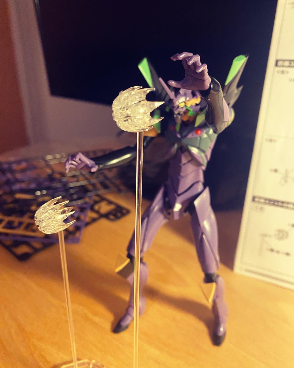 MovingBox72's tweet photo. I am very proud of how sick this EVA Unit-01 figurine turned out. https://t.co/SIQpNlTh44