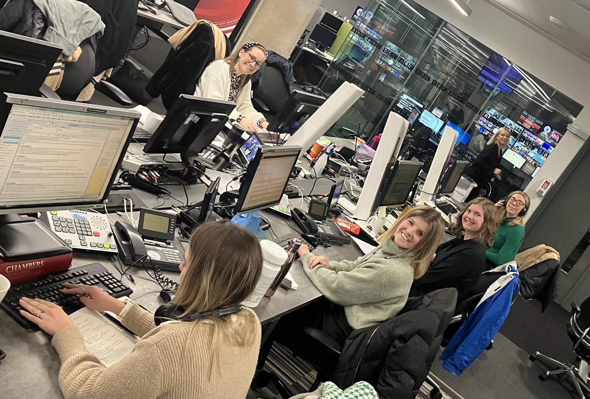 jonkay01's tweet photo. Morning! This brilliant team has been up all night producing today’s 40th anniversary edition of #BBCBreakfast 🎂�� https://t.co/C7KVORKQuk
