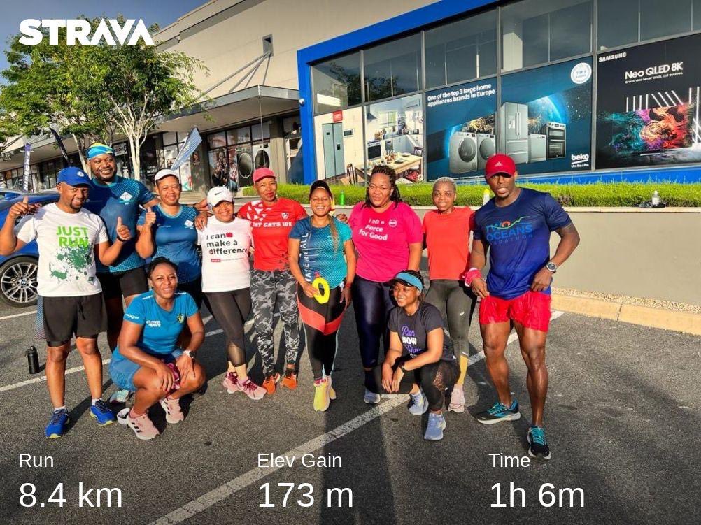 Hill repeats done with my tribe 💙💙💙 #InHerHonour #WCAC #ReaKitima  #GorgeousRunner #Team200km #RunWithTBag4Charity #RunWithModiegi #RunningWithTumiSole #RunningWithLulubel #FetchYourBody2023 
#TrapnLos 
#IPaintedMyRun