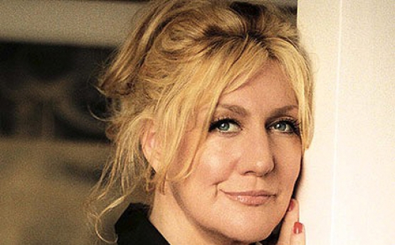 RobAllanSyd's tweet photo. We lost Renée from the world of music today. Her wonderful voice was part of the soundtrack of my musical journey. Had the privilege of seeing her live at the Basement in Sydney on a couple of occasions. Thank you for sharing your music and husky soulful voice with us! https://t.co/CxNAA7rFty