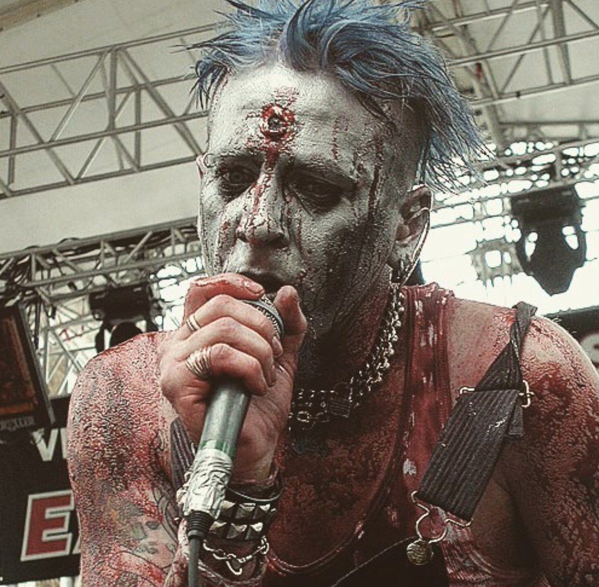 killpopkulture's tweet photo. Dark for fear of failure
An inner gloom as wide as an eye and fermenting
Roiling hate
Death grip in my veins
Unveiling rancid petals flowering forth foul nectar
The space between a blink and a tear
Death Blooms
#LD50 #mudvayne
#flykites #wrestle #jump #play https://t.co/R077hAoFhG