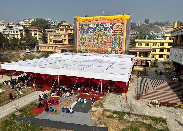 LamaZopa's tweet photo. The 100,000 tsog offering puja to Padmasambhava is being offered in front of a gigantic Padmasambhava thangka. This thangka, stitched in appliqué and is 75 feet high &amp; 87 feet wide. It took 2 years to create &amp; was completed in 2013 &amp; blessed by His Holiness the Dalai Lama. https://t.co/ZtJQO16uML