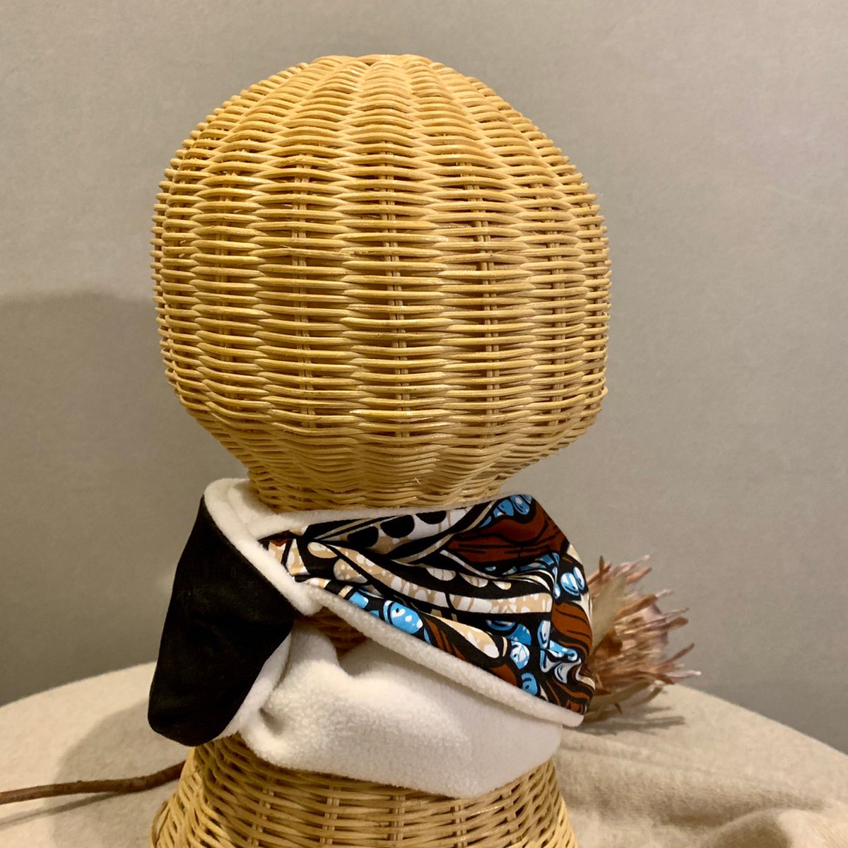 AtelierNooo's tweet photo. アフリカ布のターバンは、個性的！
冬用に起毛生地と合わせたら「襟元にしてるわ！」と嬉しいお言葉をいただきました。2WAYです。
https://t.co/zOqIvO9gcA

#Creema 
#Handmede
#アフリカンプリント
＃ターバン
＃ネックウォーマー 
＃Creemaで販売中 https://t.co/YQraSHyeqT