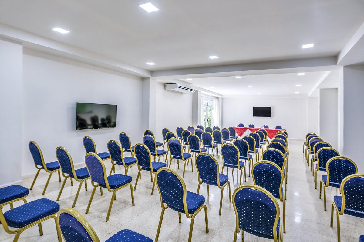 Hotels_Varadero's tweet photo. We have a plenty of services for your vacations๐, your birthday๐, your weddings๐ฐ, your special dates๐, even for your corporate business๐ฉโ๐ผ๐ฉ๐ปโ๐ป.
Don't miss the opportunity to know details about our meeting and hold events spaces!
#Liveuptomore #responsibleliving #enjoylife https://t.co/gKsbEjUcoB