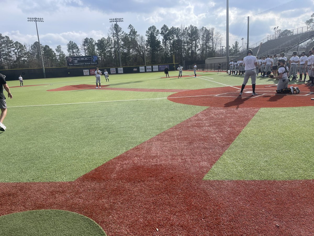 ChadKinney6's tweet photo. Big thanks to @wrendoug and the @TJCBaseball for letting the @cmfoxbaseball coaching staff come observe practice! Good Luck this season!
#uncommon #unfinishedbusiness #filthyfoxes @Brent_Baxter16 @coachsand_oval https://t.co/5jES91JEEc