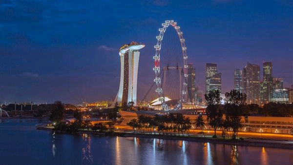 traveldoxy's tweet photo. Singapore and its natural wonders, from rainforests to beaches and waterfalls

Read More: https://t.co/9Ghc5rUHlm https://t.co/VvGEscY5l7