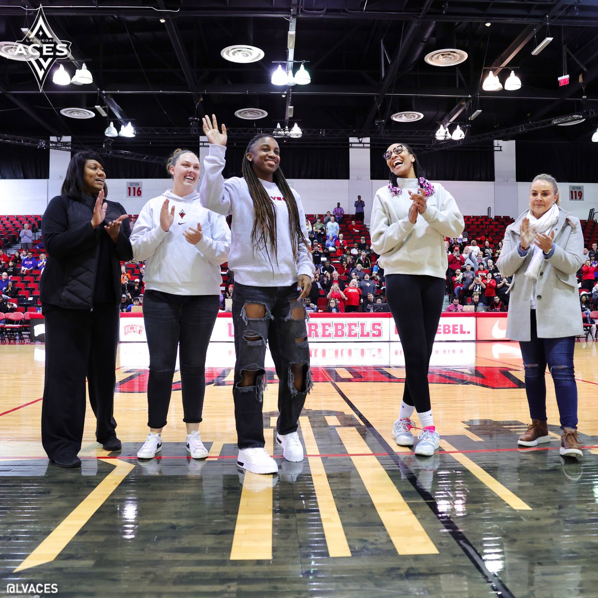 LVAces's tweet photo. Thanks for having us, Champs! ❤️🖤

@UNLVLadyRebels x #AcesNight https://t.co/1dkH2yFCtC