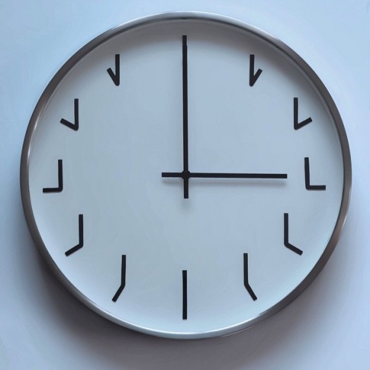 viaruc's tweet photo. That's how it looks when I try to explain the analogue clock watch face to my kids 🤣. https://t.co/DDDWBRMYea