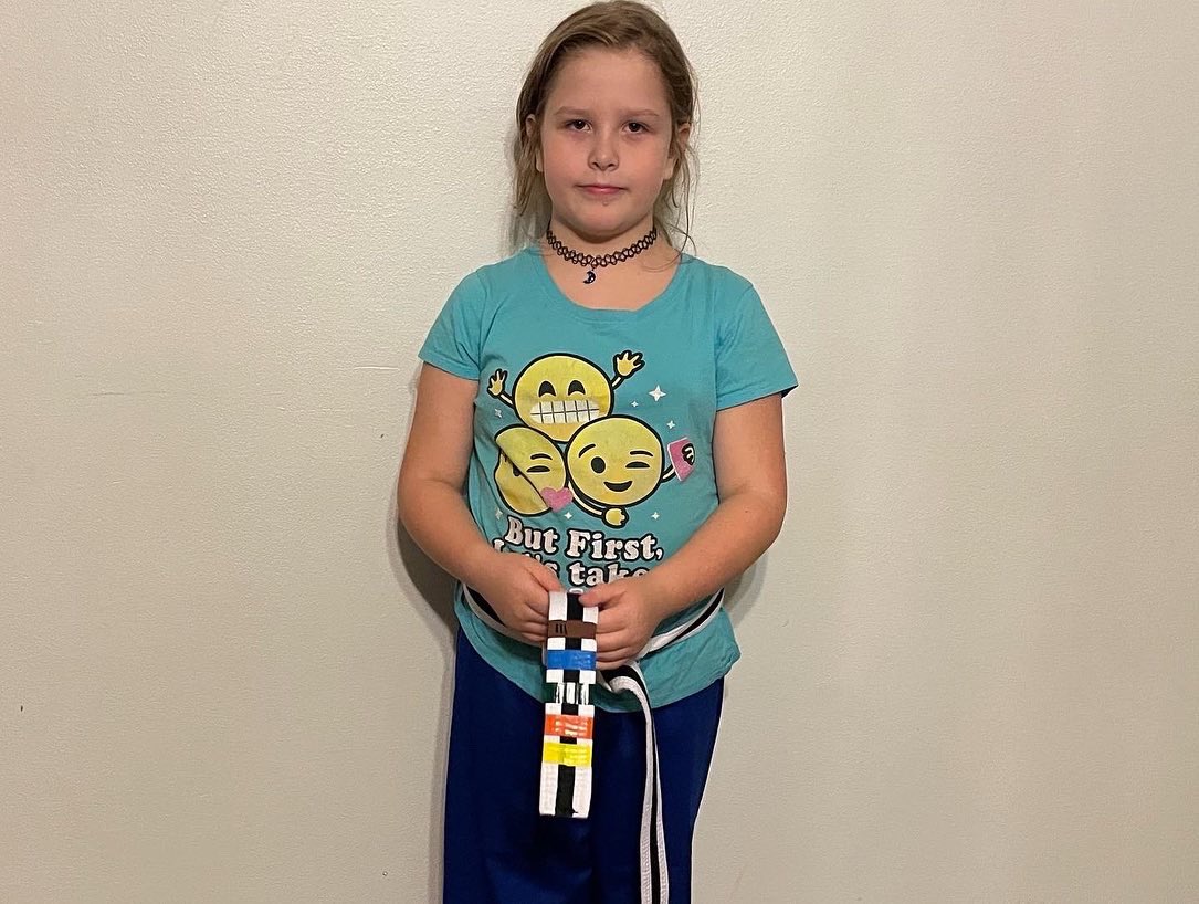 GMA_Stef's tweet photo. Tia received her orange and green stripe and Zoey her brown stripe in November! Congrats, guys! #karate #kickboxing #shermansdalepa https://t.co/fDlFUUNf23
