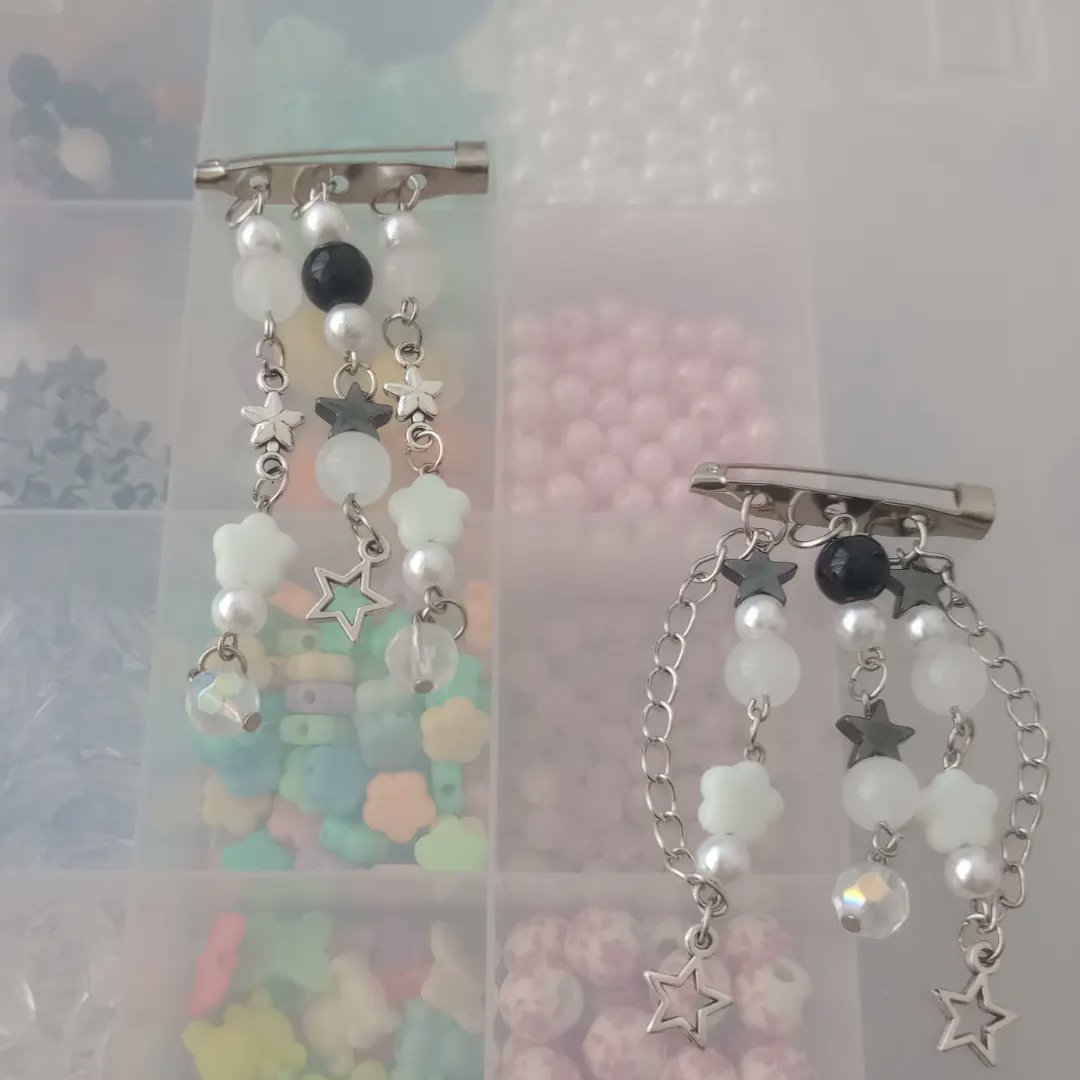 kirochive_'s tweet photo. Wts lfb  safety pin keychain ph
✮ first keychain ₱ 60.00
✮ second keychain ₱ 65.00

- shopee c/o lalamove or ggx for shipping
- I ship within the Philippines only ! 

✮ reply or dm to claim 
- be 100% sure before claiming https://t.co/FX7UgGsFF4