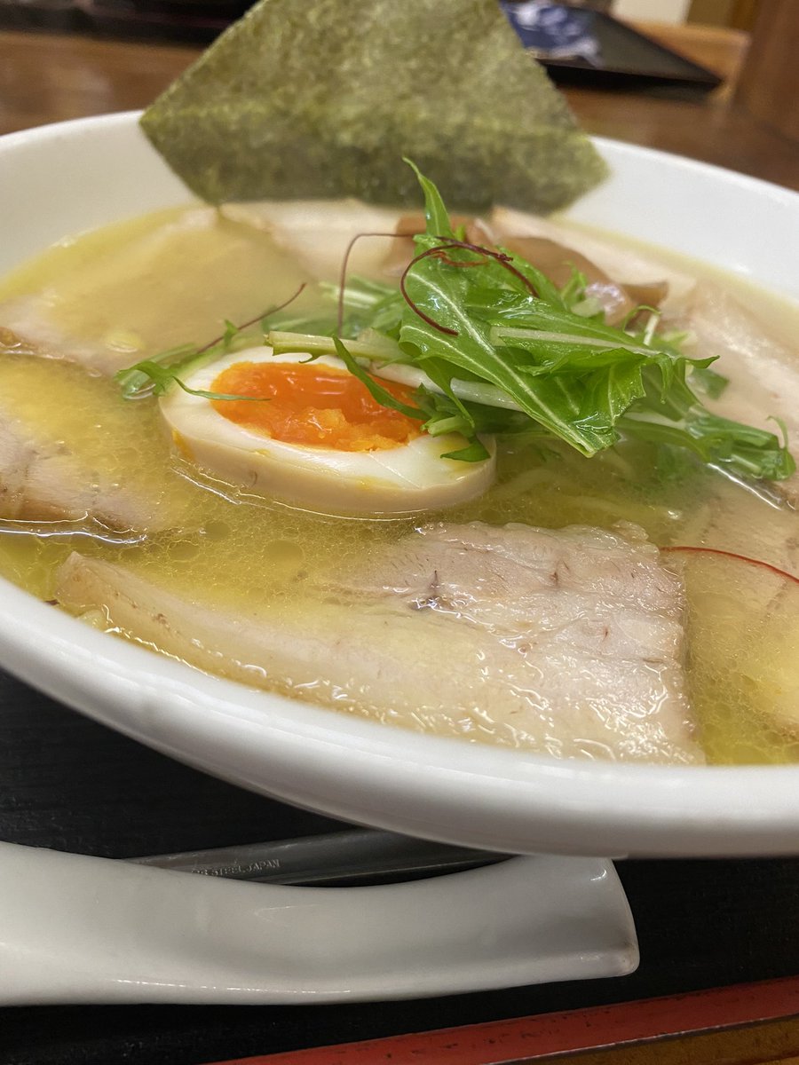 麺工房 幸村 さん 白ゆきむら チャーシューメン 鶏白湯ꉂꉂ(ˊᗜˋ*) この豚骨には無い、濃厚だけど さっぱり感を味わえて奥深い味のスープに虜です。