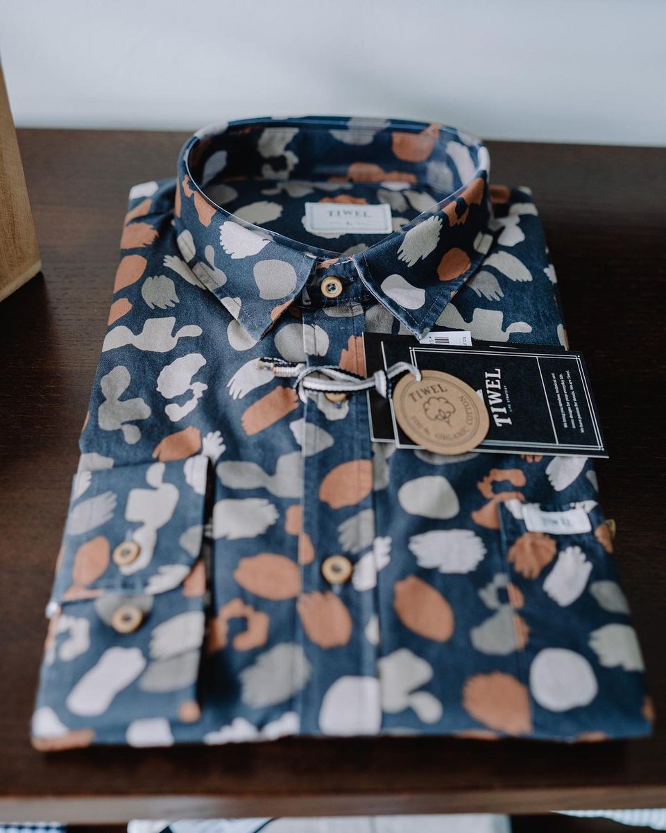 Tiwel_Spain's tweet photo. Camisa Artie 🎨, 100% algodón orgánico popeline, con decoración y estampado de impresión a mano all-over-print (AOP) multicolor.
#ArtPattern #artie #pattern #artfashion #camisas #shirts #patterndesign #artisessential #tiwel https://t.co/OfCyIelkEM