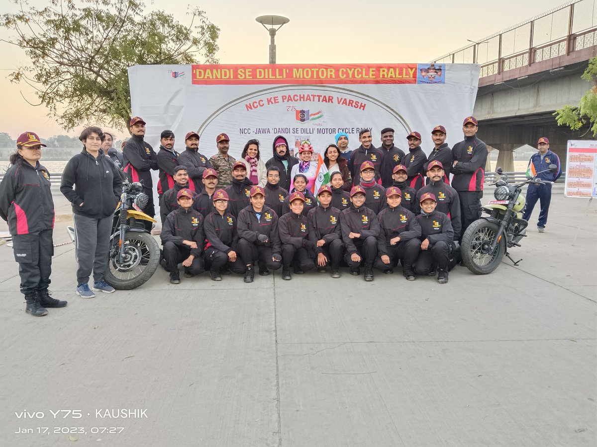 KAUSHIKHADIYA9's tweet photo. Dandi to Delhi motorcycle rally . the rider attracted people by performance nukkad natak #NCC #NCCJawaMotorcyclerally https://t.co/SW8WmZ6k6N
