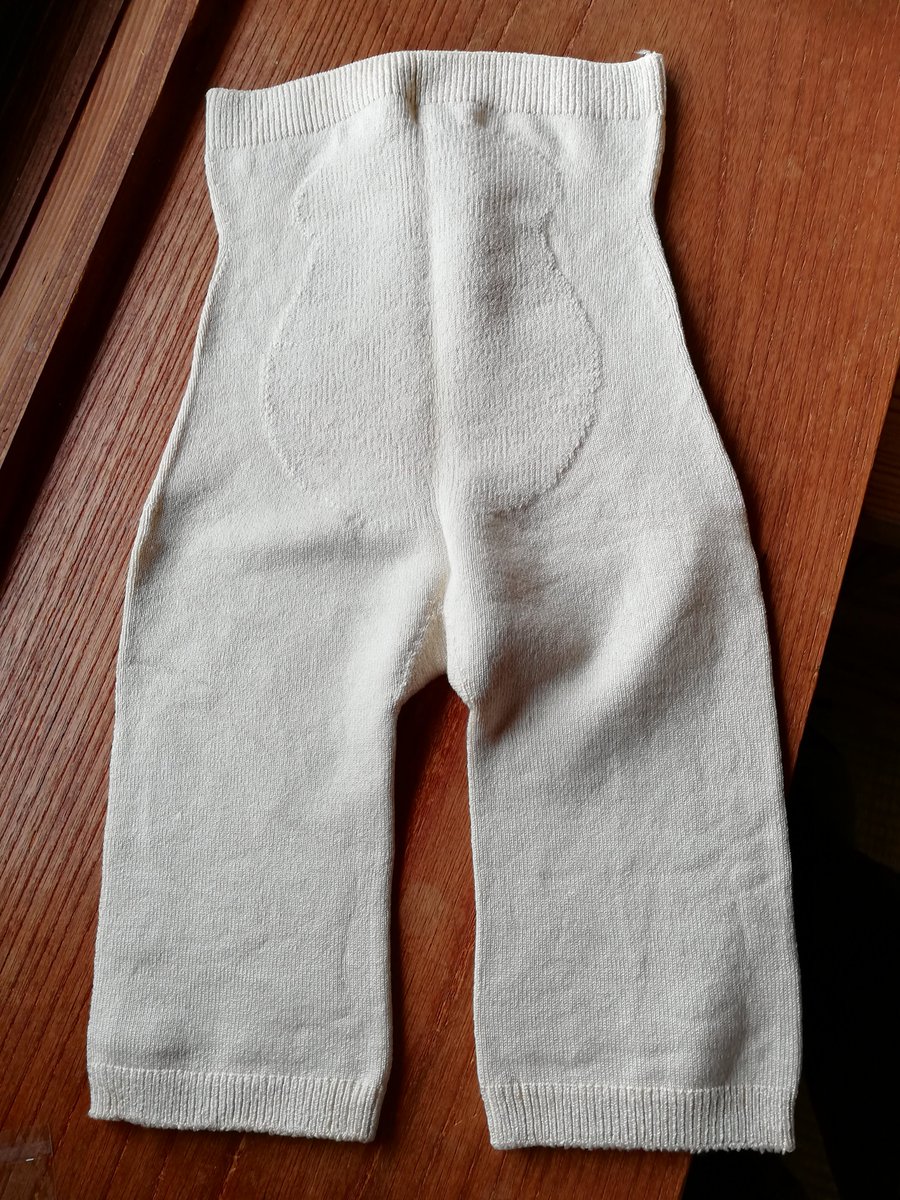 「レッグヤスダさんとこの絹の5分丈パンツ、も、もちみたいや～～。履くと、やわらかい」|グレゴリ青山のイラスト