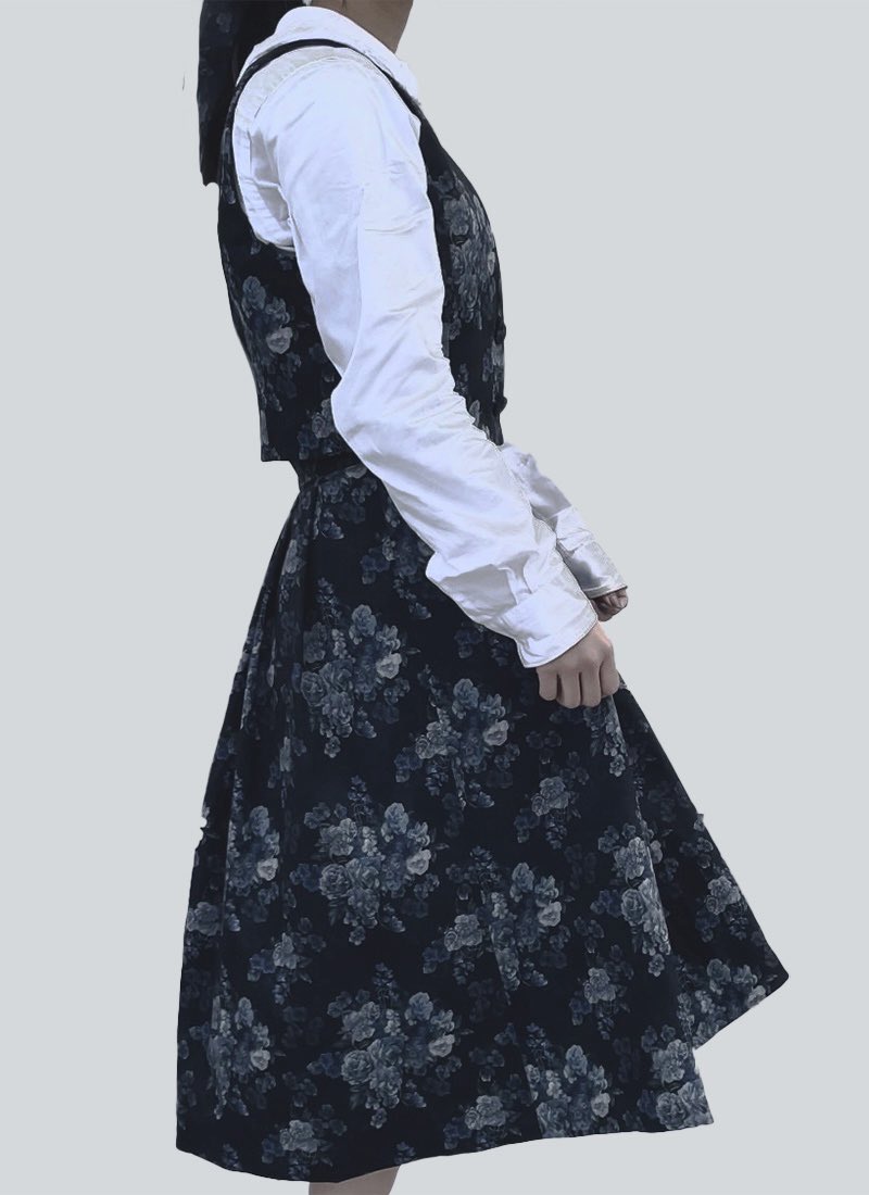 yu_blueflower's tweet photo. お知らせです📢
さんかよう @sancayou さんと一緒にお洋服を作らせて頂きました！
ベストとスカートのテキスタイルを描かせて頂いております。
1/18〜1/24まで、阪神百貨店4Fのポップアップストアと通販で販売されます。ぜひお立ち寄りください〜𓆸 https://t.co/MV6wQIII0Y