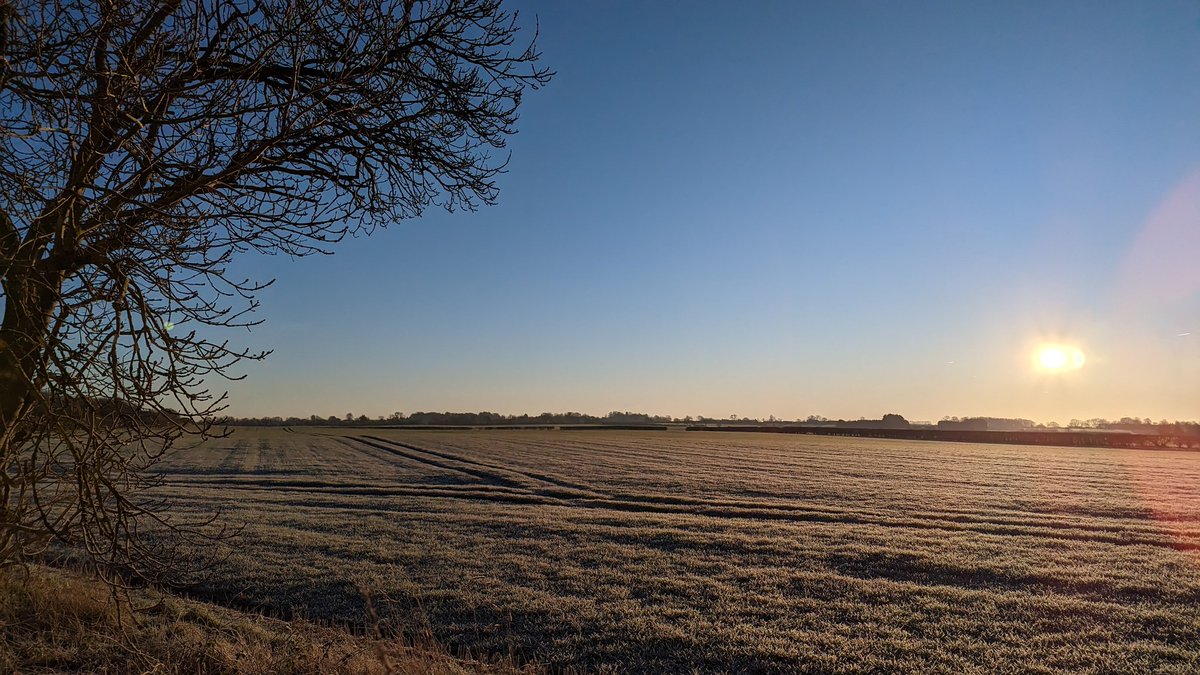 Do you mind a vehicle swap Lisa....no not at all. A lovely wintery jaunt out this morning in YX18LLO. A tri-axle. #schoolrun #icy #thankyoudriver @CPT_UK @CPTYorksNorth #sun #sunrise