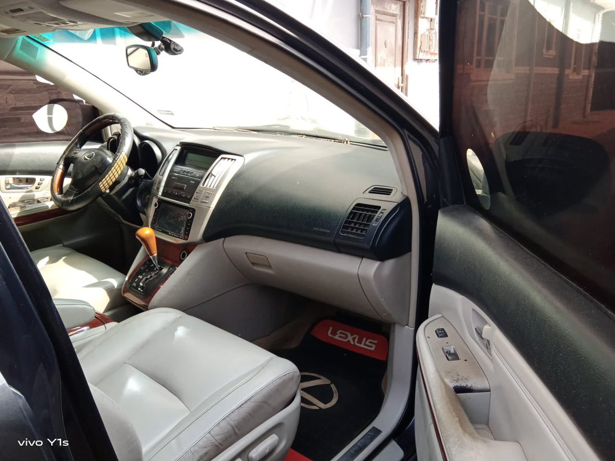 echidiimemotors's tweet photo. First body Nigerian used 2004 Lexus Rx330 basic with rooftop Dvd ๐ gear engine and ac intact , will need minor upholstery work and then might consider spraying car ๐ selling for 3,300,000 location Ajah
#Softechi https://t.co/zlDMlXXdQe