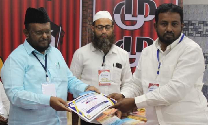 tmmkkkl's tweet photo. விழுப்புரம் கானையில் நடைபெற்ற புத்தாக்க பயிற்சி முகாமில் சான்றிதழ் வழங்கிய தலைவர் பேராசிரியர் MHஜவாஹிருல்லா MLA அவர்கள் சான்றிதழினை வழங்கினார். கள்ளக்குறிச்சி மாவட்ட தலைவர் பசல் முஹம்மது அவர்கள் பெற்றுக் கொண்டார். https://t.co/jJMsXpuUXx