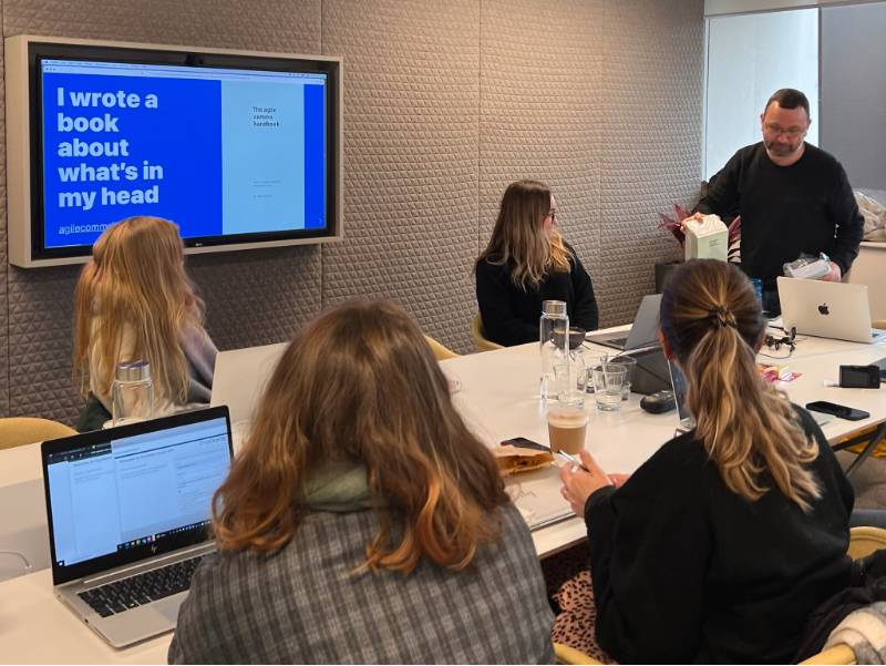 cdps_cymru's tweet photo. ๐งต1/3 The penultimate session with the โDysgu Trwy Greuโ team welcomed @gilesturnbull to give the team tips and advice on โworking in the openโ...
#Agile #AgileComms #WorkingInTheOpen
@itsallgonewrong @mattlucht @NatResWales https://t.co/J1UW0GU1Id