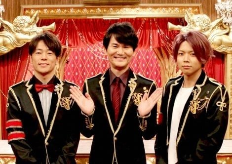 NEWSdaisukKarin's tweet photo. ネタパレのMC写真の更新！
歴代のお衣装と共に…
増田さん赤髪から青髪へ
南原さんと陣内さんの前髪の
分け目が変わってる😆 https://t.co/dE7x9Hw6vc