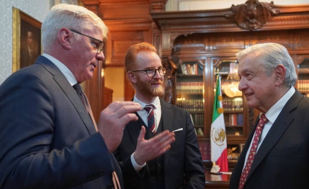 Kristinn Hrafnsson (@khrafnsson) on Twitter photo Mexican President <a href="/lopesobrador_/">Andrés Manuel</a> is the fifth Latin American president to receive the <a href="/wikileaks/">WikiLeaks</a> delegation, confirming his continued support for #Assange. President Obrador raised the issue in his meeting with President Biden in Mexico City last week. <a href="/SwaziJAF/">Joseph A. Farrell</a> Mexican President <a href="/lopesobrador_/">Andrés Manuel</a> is the fifth Latin American president to receive the <a href="/wikileaks/">WikiLeaks</a> delegation, confirming his continued support for #Assange. President Obrador raised the issue in his meeting with President Biden in Mexico City last week. <a href="/SwaziJAF/">Joseph A. Farrell</a>