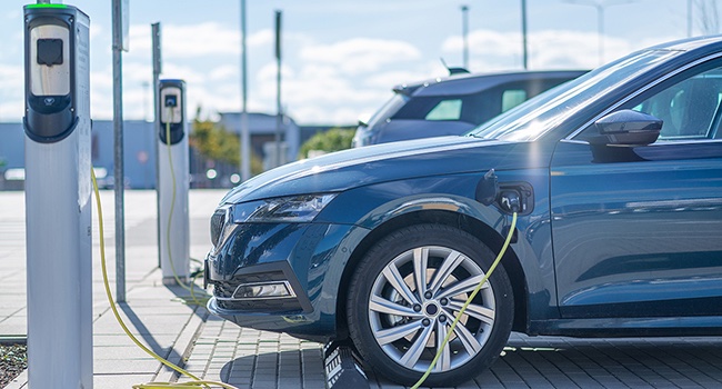 LocalEyesMaps's tweet image. With fast charging points taking as little as half an hour to get a EVs ready to go again, there’s a huge opportunity for retailers of all sizes to reach new customers. We elaborate on the possibilities.
#evcharging #locationtechnology
 local-eyes.nl/how-can-retail…