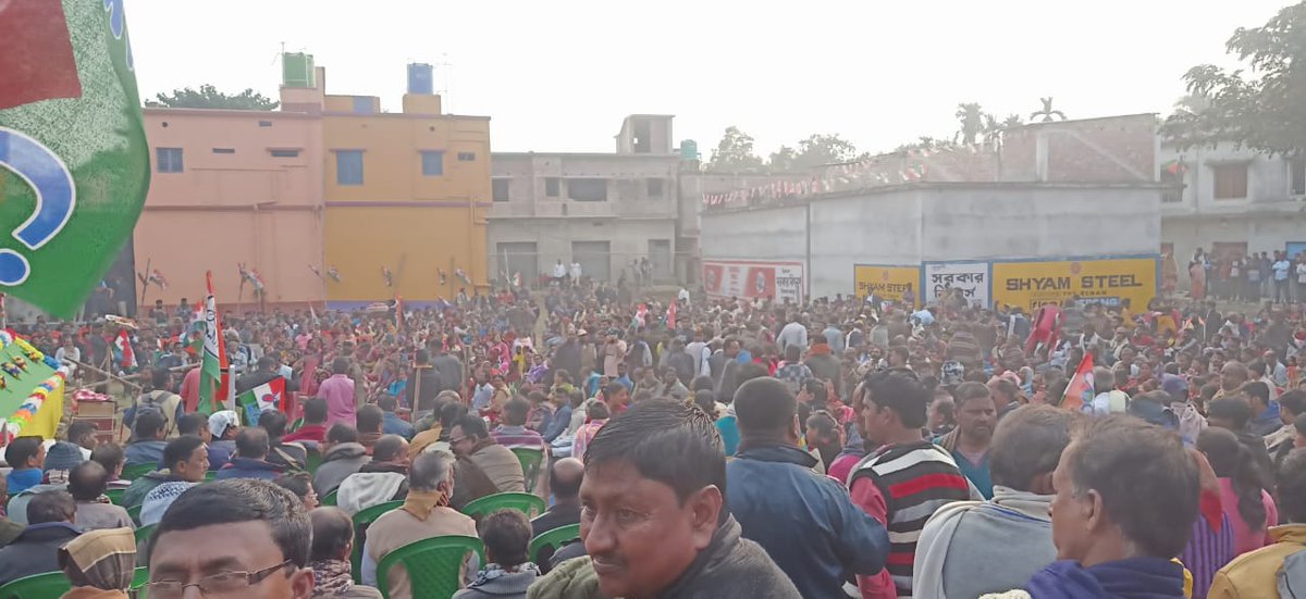 AITCofficial's tweet photo. We stand as one in our resistance against injustice!

To rid our country of their oppression, we will struggle against @BJP4India's tyrannical governance. 

Few glimpses from the public meeting held at Haringhata today👇🏻 https://t.co/tRvYPKQ3Ub