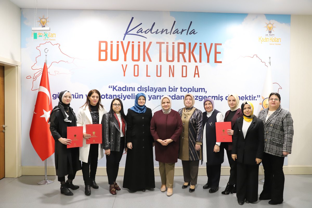 📍Manisa 

Atamaları gerçekleştirilen;

☑️Akhisar, Melike Karabacak
☑️Kula, Özge Börekci
☑️Saruhanlı, Hatice Ündev'e

mazbatalarını, Başkanımız <a href="/aysekesir/">Ayşe Keşir 🇹🇷🇹🇷🇹🇷</a> teslim etti.

Başkanlarımıza görevlerinde başarılar diler, önceki dönem başkanlarımıza teşekkür ederiz.