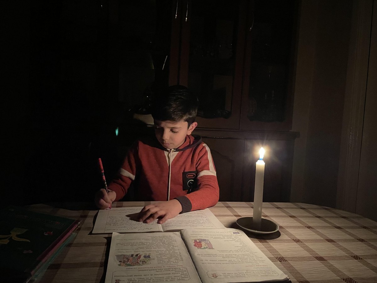 NatellaDan's tweet photo. A 8-year-old boy forced to complete school work by candlelight due to rolling blackouts

#Artsakh #ArtsakhBlockade #NagornoKarabakh https://t.co/3heK30pgX0
