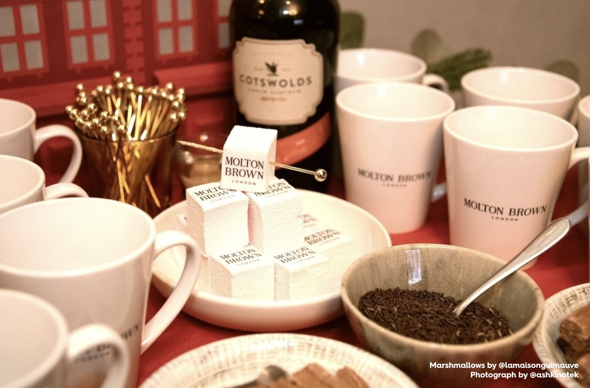 If you are looking for a new branded treat then check out these beautiful marshmallows created for <a href="/MoltonBrownUK/">Molton Brown UK</a> by <a href="/maisonguimauve/">La Maison Guimauve</a> using our printed standard rice paper.  Photo by @ashkinotek

#ediblebranding #marshmallows #ediblelabels #edibleprinting