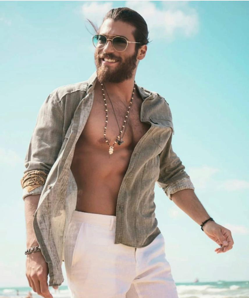 Bom dia, good morning!! Raining day with cold of the winter, ONLY Sweet Eyes to keep US dreaming...
#CanYaman 
#ElTurco