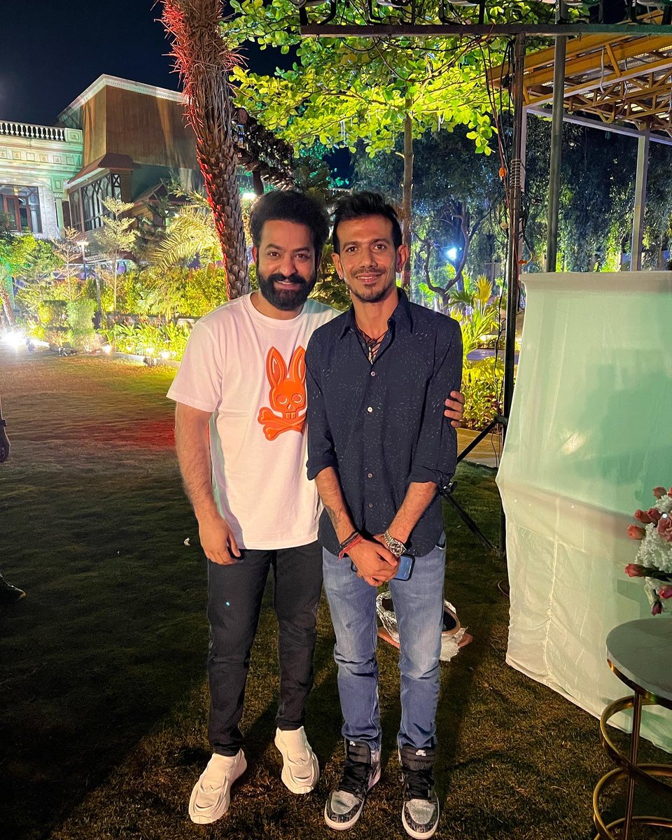 yuzi_chahal's tweet photo. It was indeed a pleasure meeting the man of masses @tarak9999 
What a gentleman.
Congratulations on the golden globe win. 
We all are proud. 🇮🇳 https://t.co/tw79z2YtAw