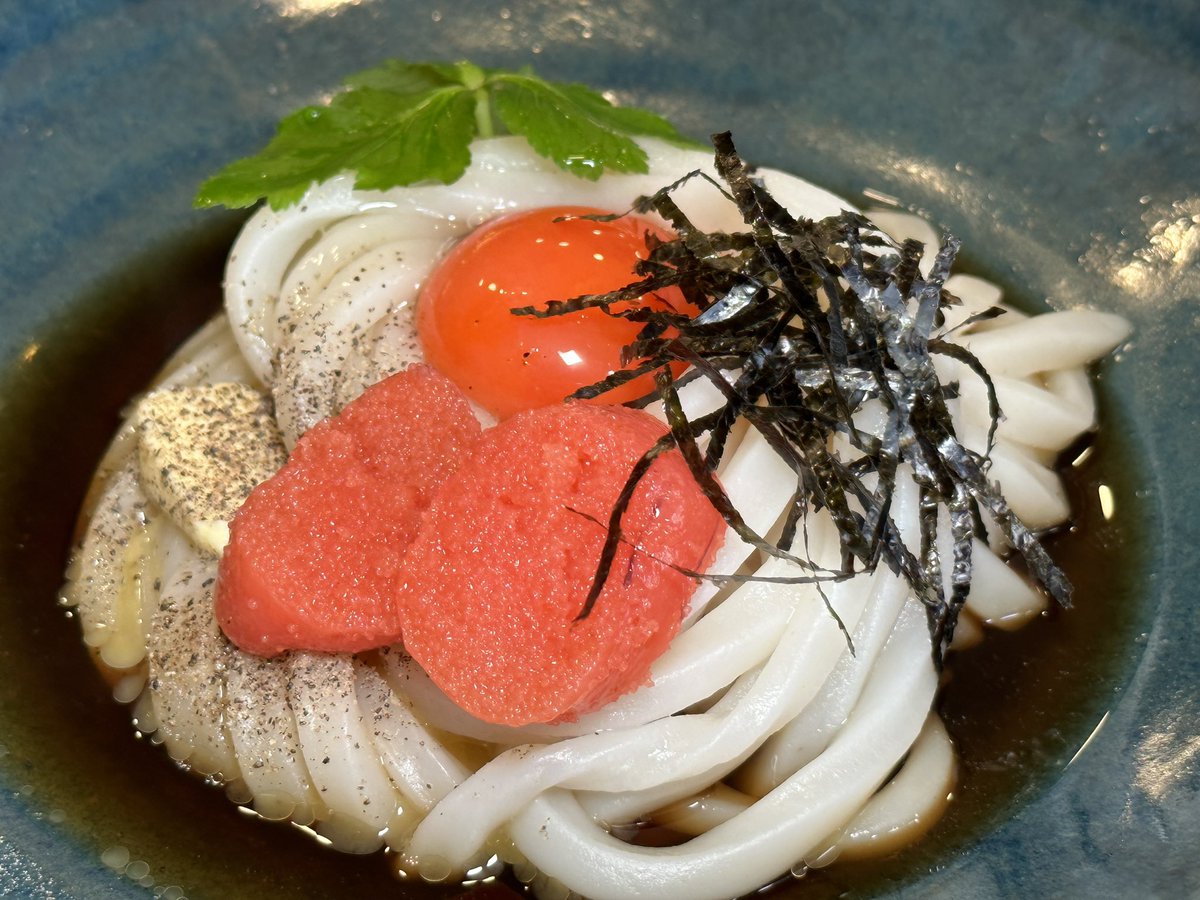 porporlees's tweet photo. Udon Sakaba Kitaro Labo อุด้งเส้นสดเปิดใหม่ย่านพร้อมพงษ์ เส้นหนาๆ แต่เหนียวนุ่มเคี้ยวหนึบ มีเสิร์ฟทั้งแบบร้อนแบบเย็น เชฟบอกว่าเป็นสไตล์โอซาก้า เราชอบตัวอุด้งไข่ปลาเมนไทโกะคลุกเคล้ากับไข่แดงตอกมาข้างบนแล้วครีมมี่มั่ก ตักชีส mascarpone ปลาข้าวสารแห้งก็เพิ่มรสได้ดีเลย https://t.co/AspW5sv0a1