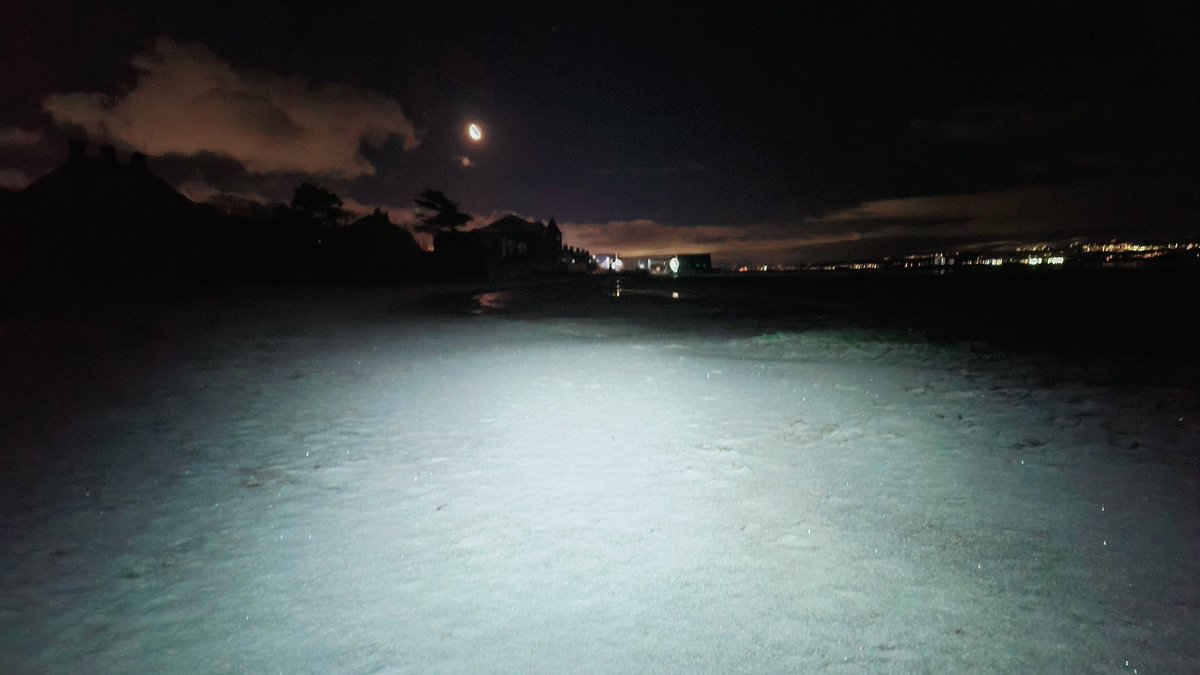 Beautiful moonlit snowy beach run ❄️💙 
#feelingalive
#snow
#wintertraining
#westkirbybeach