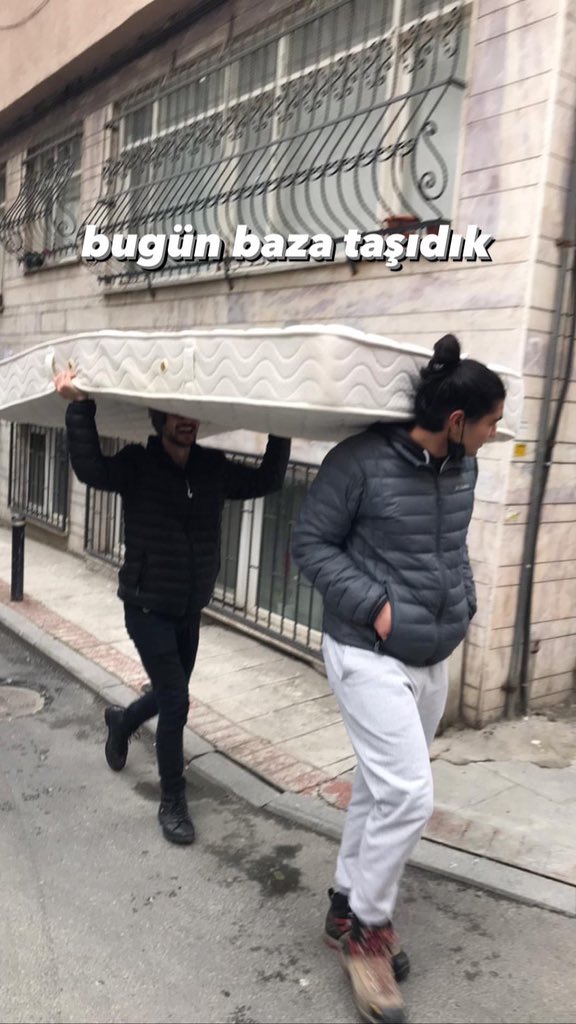 berkkkin's tweet photo. uni life (okulun uzadığı hiç ders fotosu olmamasından anlayabilirsiniz) https://t.co/6JnQpj2ilh