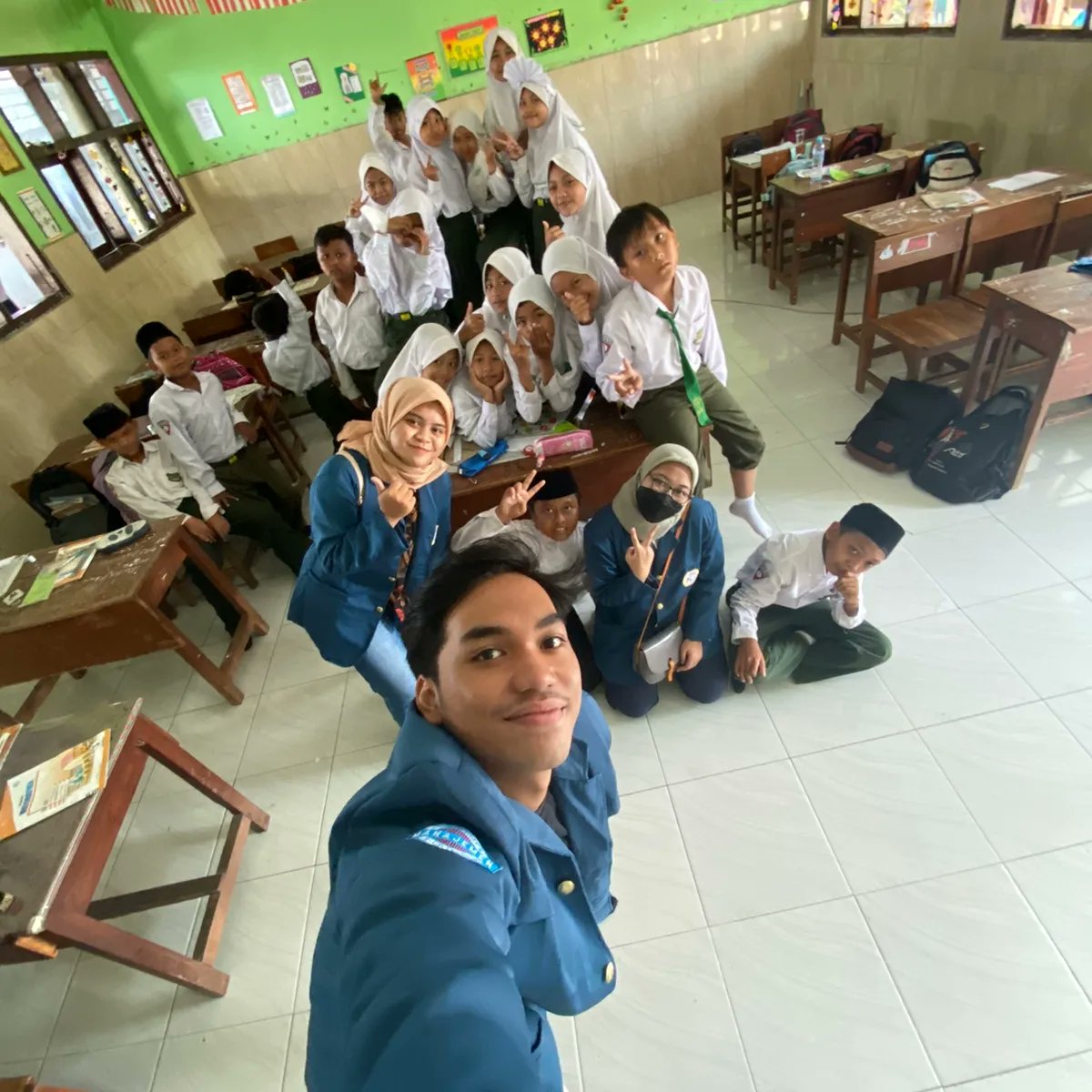 murphycill's tweet photo. DAY 7 at MI MATHOLIUL FALAH 🥰
#UniversitasAirlangga
#KKNBBM67Unair
#UNAIRWCU
#GLOBALSDG's
#SDG
#UNAIRFORSDG's
#Unairmengabdi
#Unairmengabdi
#DUNGUS_CERME_GRESIK https://t.co/7xi83cB4XH