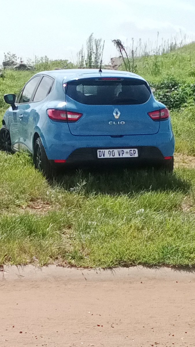This car has been here since yesterday moagi Rd between ext8 and ext28 in Vosloorus