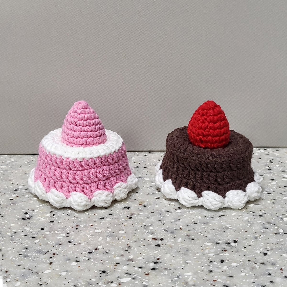 Tako_closet's tweet photo. 🧁째꾸미 케이크 모자 판매
🧁초코무스케이크/딸기생크림케이크

기간 : 23.01.17 20:00 ~ 23.01.27 23:59
#RT 추첨 한 분께 뜨개옷을 보내드려요❤️‍🔥
자세한 내용은 윗치폼을 확인해주세요

째꾸미 재찬 뜨개옷 인형옷
https://t.co/4AFkom58xM https://t.co/fvdp7EAKm8