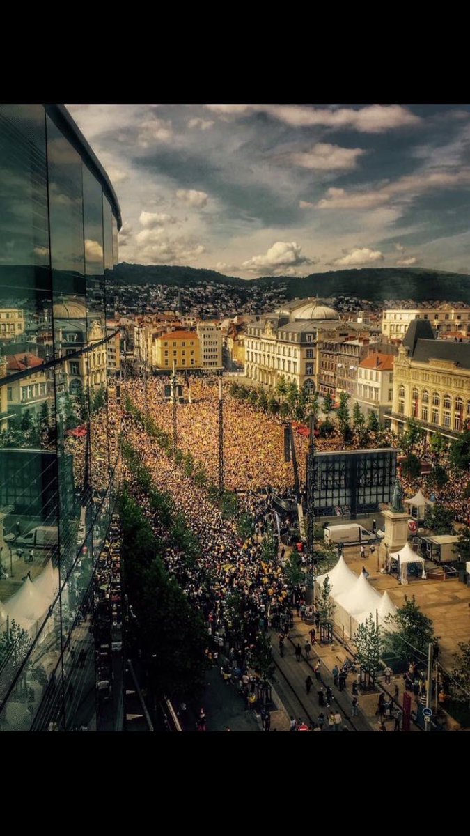 <a href="/olivierbianchi1/">Olivier Bianchi</a> 2017 : Clermont-Ferrand jouait collectif (la photo de votre article me rappelait trop quelque chose 😉)
Amitiés Mr le Maire