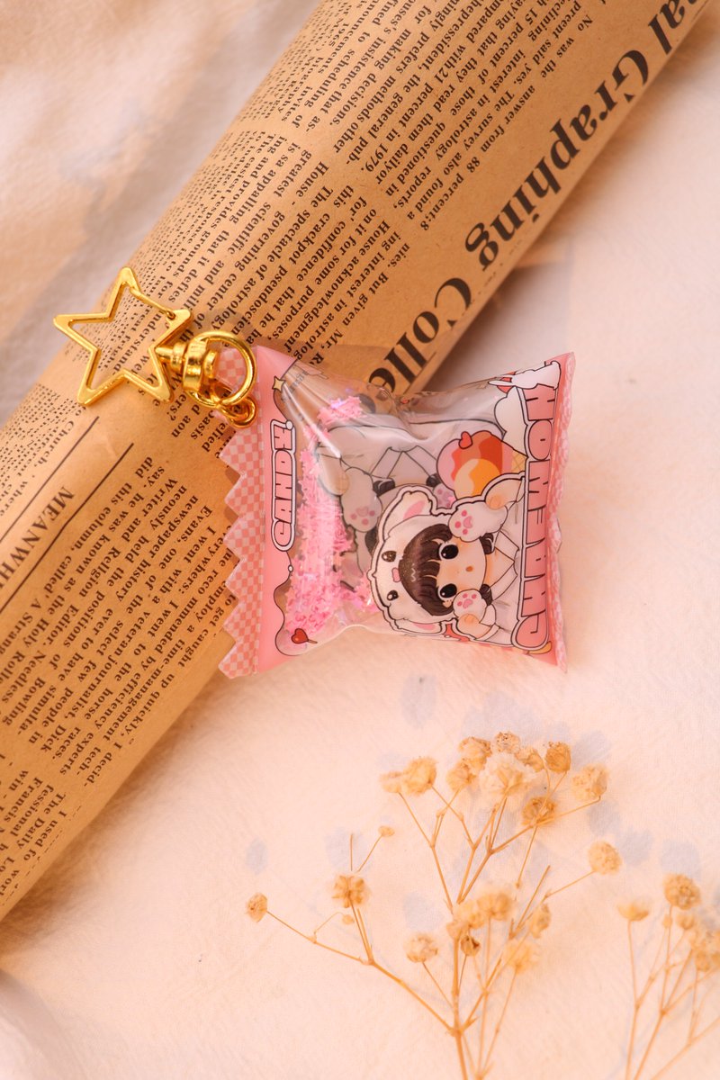CulturalKrell's tweet photo. 🍬🍬So sweet candy keychains😘
Don't you want to hang these little cuties on your bag?💜
#lollipopins #custommade #candykeychain #keycharm #keyring #pop #pink #purple #smallbusiness #artist https://t.co/cr0UeJODMV