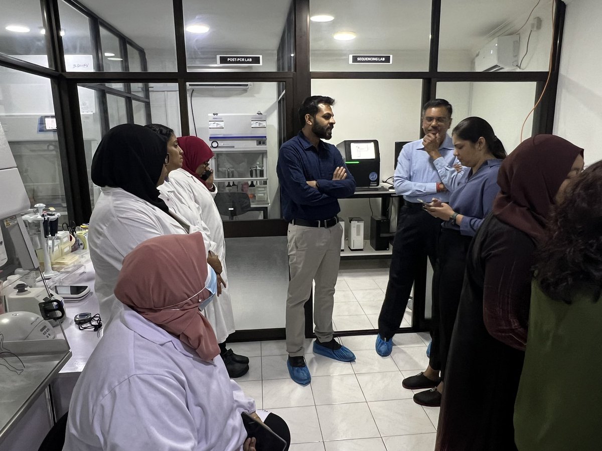 WHOMaldives's tweet photo. Maldives successfully ran it’s 1st Human Genomic Sequencing on the Miseq Machine 🧬

This was achieved during the ongoing ‘Sequencing &amp; Bioinformatics Training’ for @MFDA_mv supported by @whomaldives &amp; @igibsocial aimed to expand capacity &amp; establish Genomic Sequencing in-country https://t.co/Jd9JlpBBFP