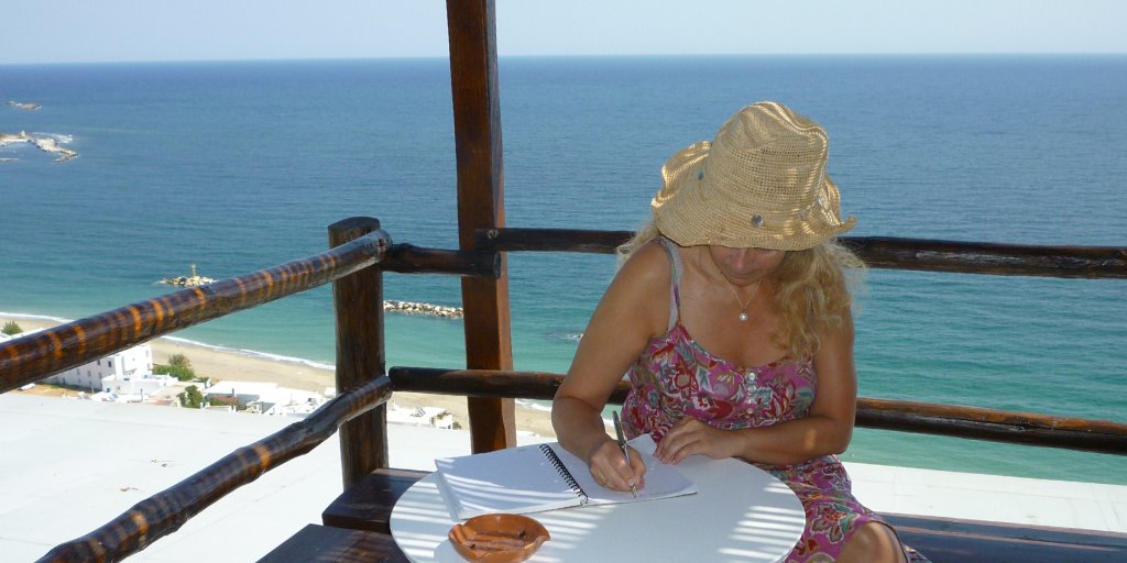 The creative retreat in the heart of Greek village life. Choose your masterclass from the 2023 Writers' Lab, Art Studio &amp; Wellbeing programme. 
Return home with all you need to pursue your creative vision skyros.com/holiday-locati…