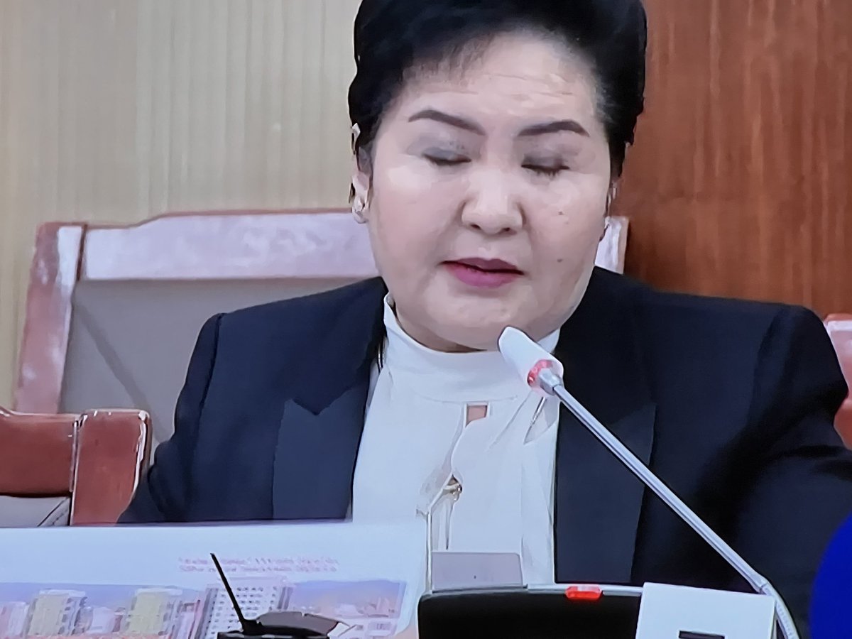 Манай ах нар үйлдвэр барих гээд авсан мөнгөөрөө казинодсон, Зарим нь Эмийн үйлдвэр барих мөнгөөр орон сууц барьчихсан байхад Билэгт гишүүн л ганцаараа аль 2013 онд эхлүүлсэн төслөө удаа дараа зүтгүүлсээр яг төслийн анхны санаанаасаа гуйвалгүй #Эмнэлгийн төслөө хийжээ