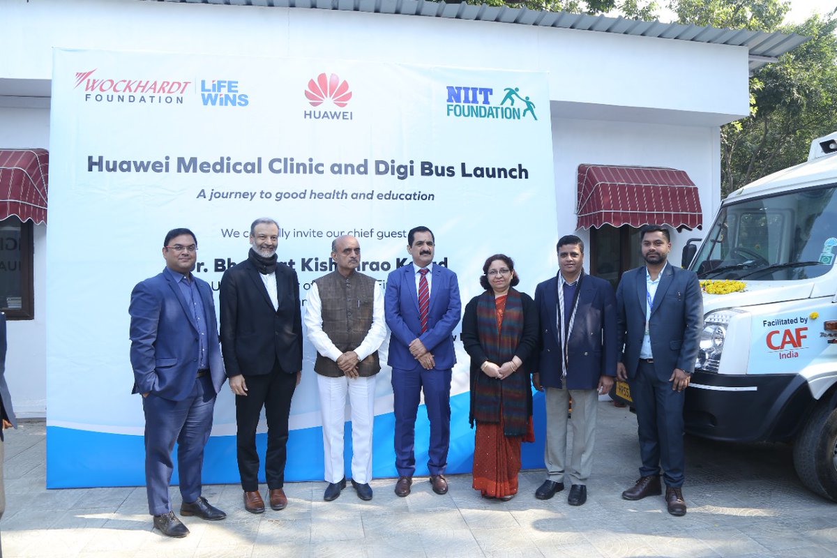 NIIT_Foundation's tweet image. Another #DigiBus was inaugurated in partnership with @Huawei and flagged off by @DrBhagwatKarad, Minister of State for Finance, Govt. of India, in Delhi!
The solar-powered &amp;amp; #5G-enabled DigiBus will provide digital #skilling with a mobility solution to bridge the #digital divide.