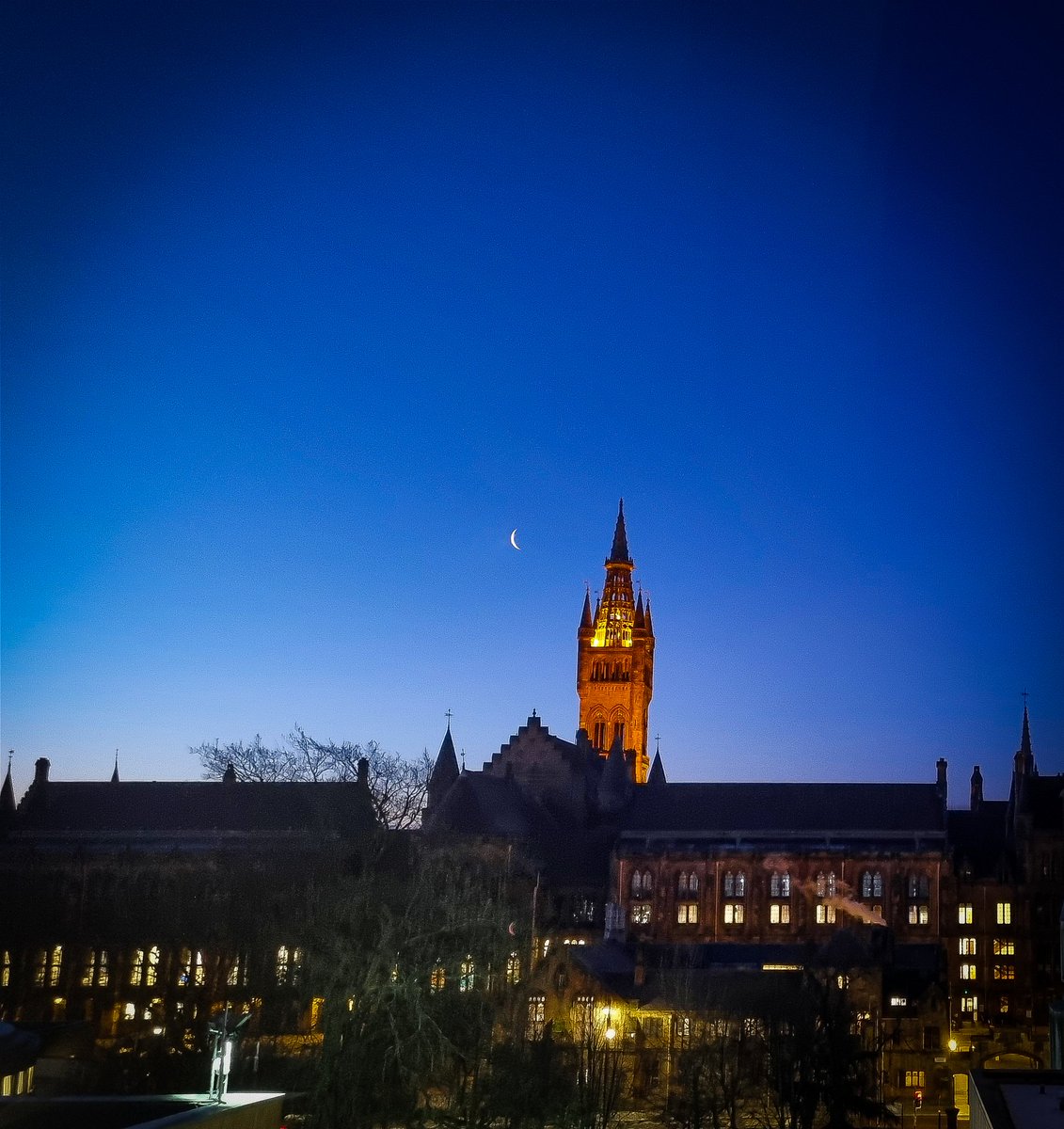 Crisp and chilly early start on campus 🎓📷 @UofGlasgow 
#uofglasgow #univeristyofglasgow #Glasgow #glasgowwestend #westendglasgow #glasgowuniversity #glasgowuni