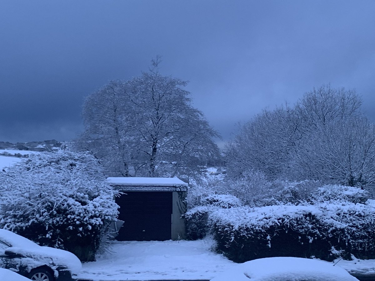 hallicious1's tweet photo. Redruth #WinterWonderland at 8.15am @CornwallLive  @piratefm  @BBCSpotlight https://t.co/4Wagpxr01c