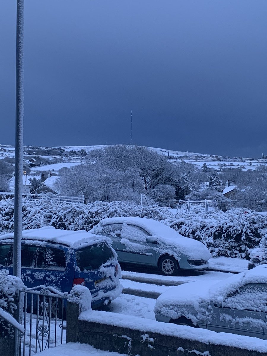 hallicious1's tweet photo. Redruth #WinterWonderland at 8.15am @CornwallLive  @piratefm  @BBCSpotlight https://t.co/4Wagpxr01c
