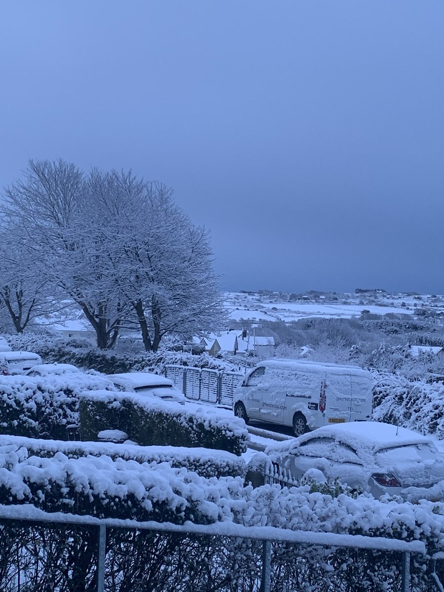 hallicious1's tweet photo. Redruth #WinterWonderland at 8.15am @CornwallLive  @piratefm  @BBCSpotlight https://t.co/4Wagpxr01c